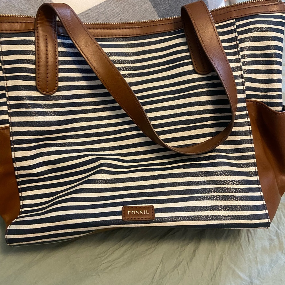 Fossil purse